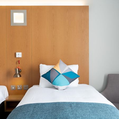Holiday Inn London Luton Airport By Ihg Exteriör bild