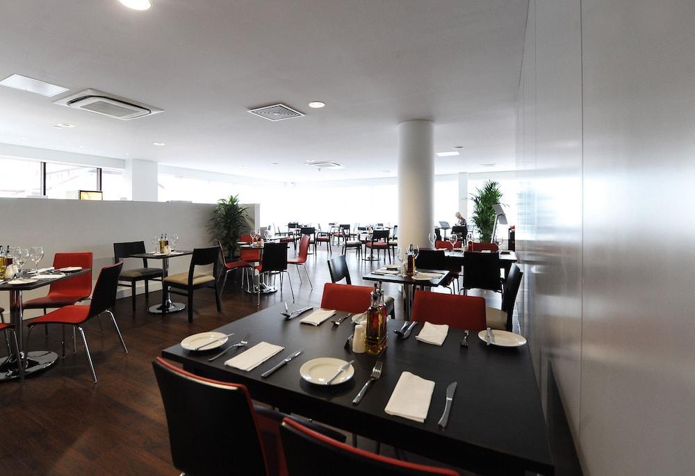 Holiday Inn London Luton Airport By Ihg Exteriör bild