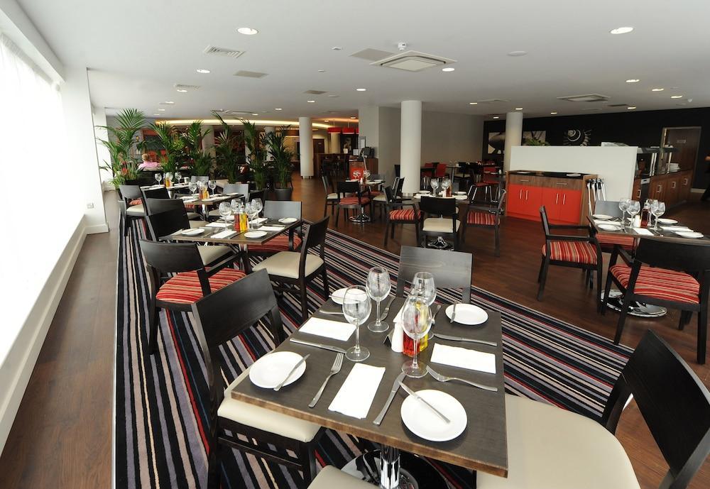 Holiday Inn London Luton Airport By Ihg Exteriör bild