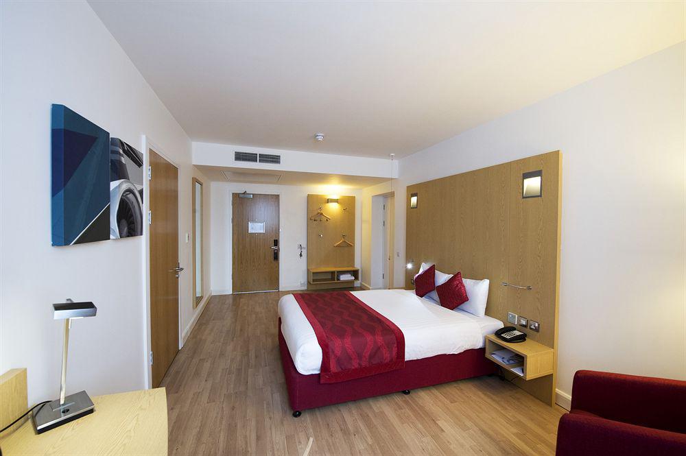 Holiday Inn London Luton Airport By Ihg Exteriör bild