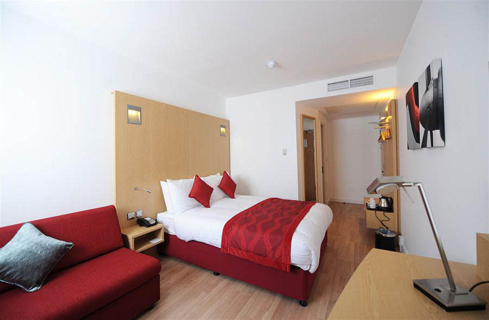 Holiday Inn London Luton Airport By Ihg Exteriör bild