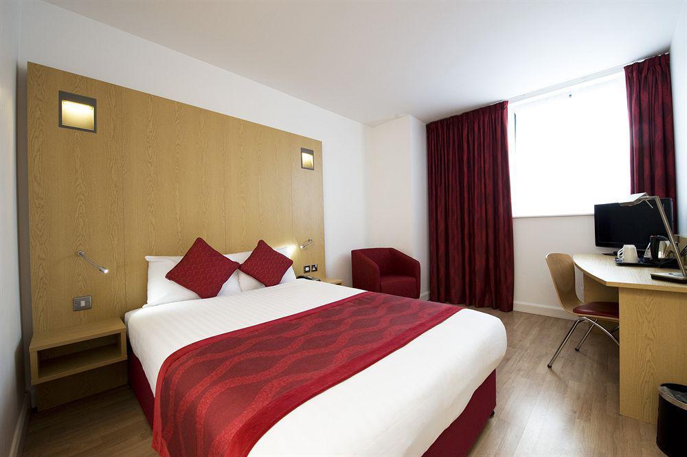 Holiday Inn London Luton Airport By Ihg Exteriör bild