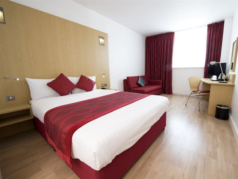 Holiday Inn London Luton Airport By Ihg Exteriör bild