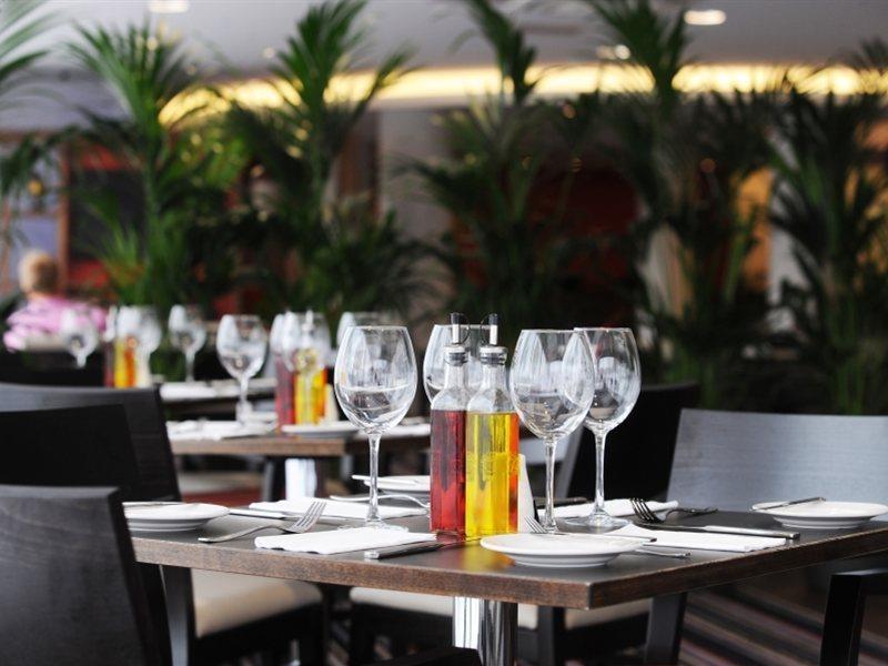 Holiday Inn London Luton Airport By Ihg Exteriör bild