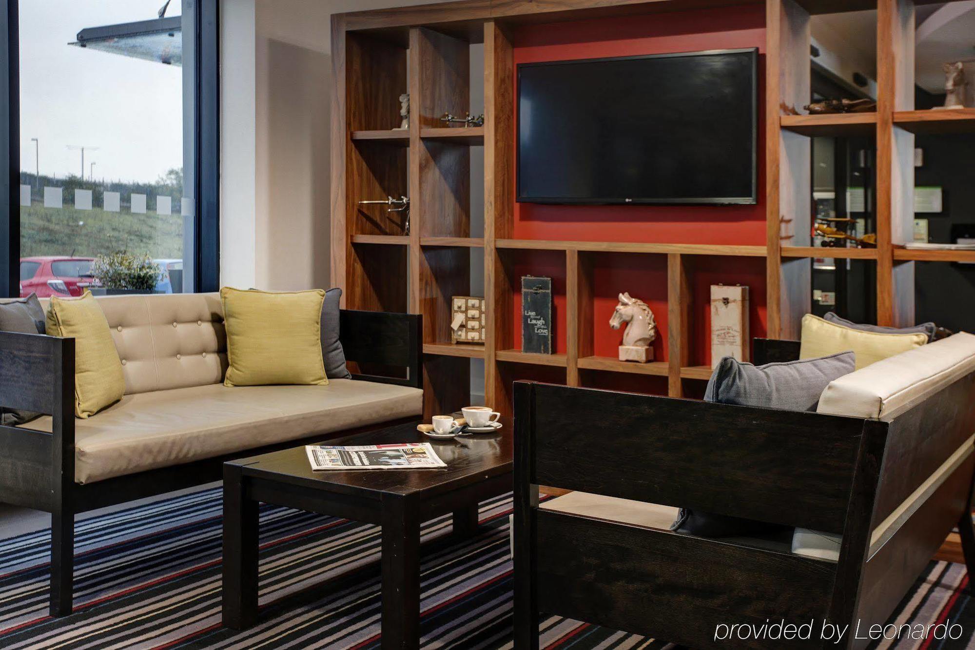 Holiday Inn London Luton Airport By Ihg Exteriör bild